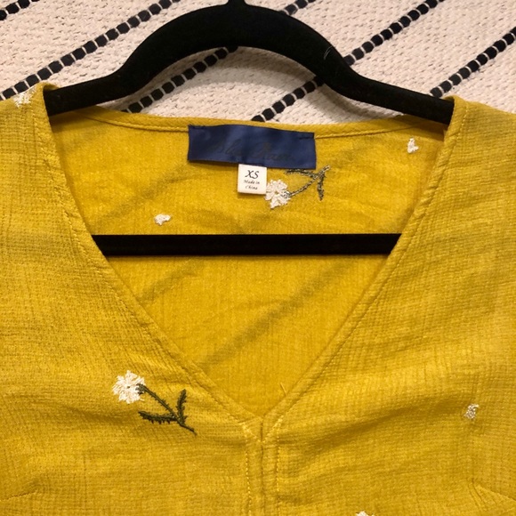 Francesca’s Ruched Top - Picture 3 of 3